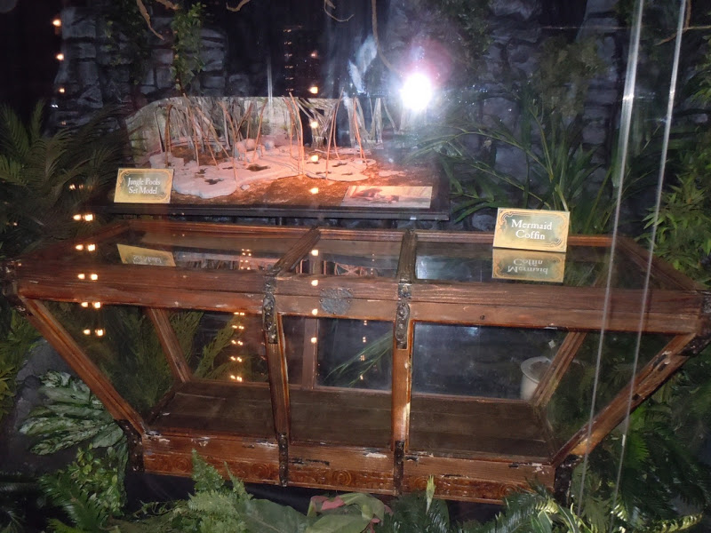 Name:  mermaid coffin pirates caribbean prop.jpg
Views: 835
Size:  136.8 KB