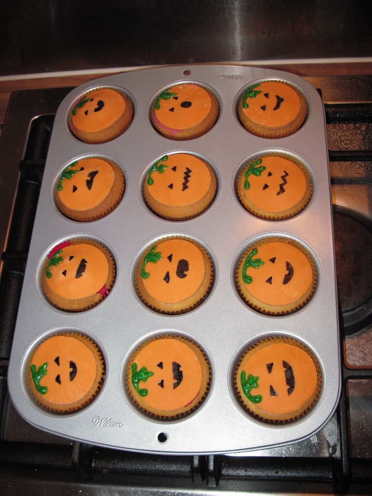 Name:  halloween_cupcakes_by_fayola-d4ehmjw.jpg
Views: 549
Size:  295.2 KB