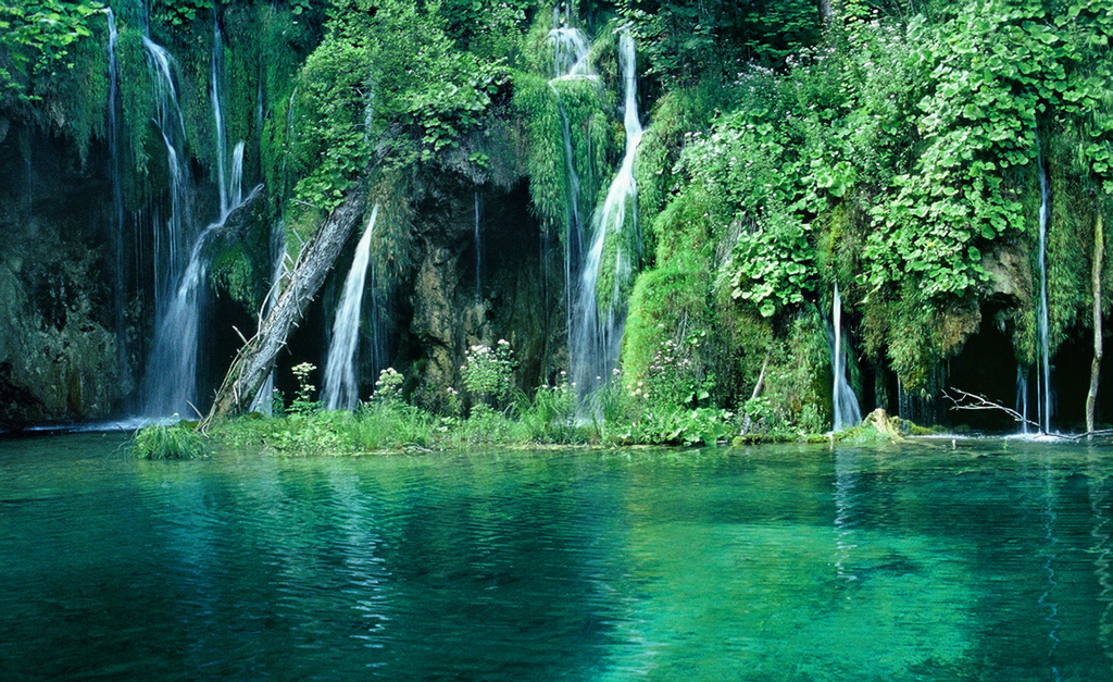 Name:  plitvice.jpg
Views: 361
Size:  916.7 KB