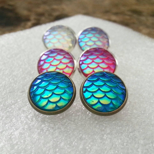 Name:  iridescent mermaid scale earrings.jpg
Views: 2039
Size:  87.1 KB